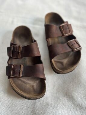 BIRKENSTOCK Arizona Double Strap Oiled Leather Sandals Tobacco Brown | EU 38